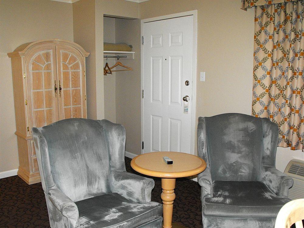 Trail Glenwood Inn & Suites מראה חיצוני תמונה