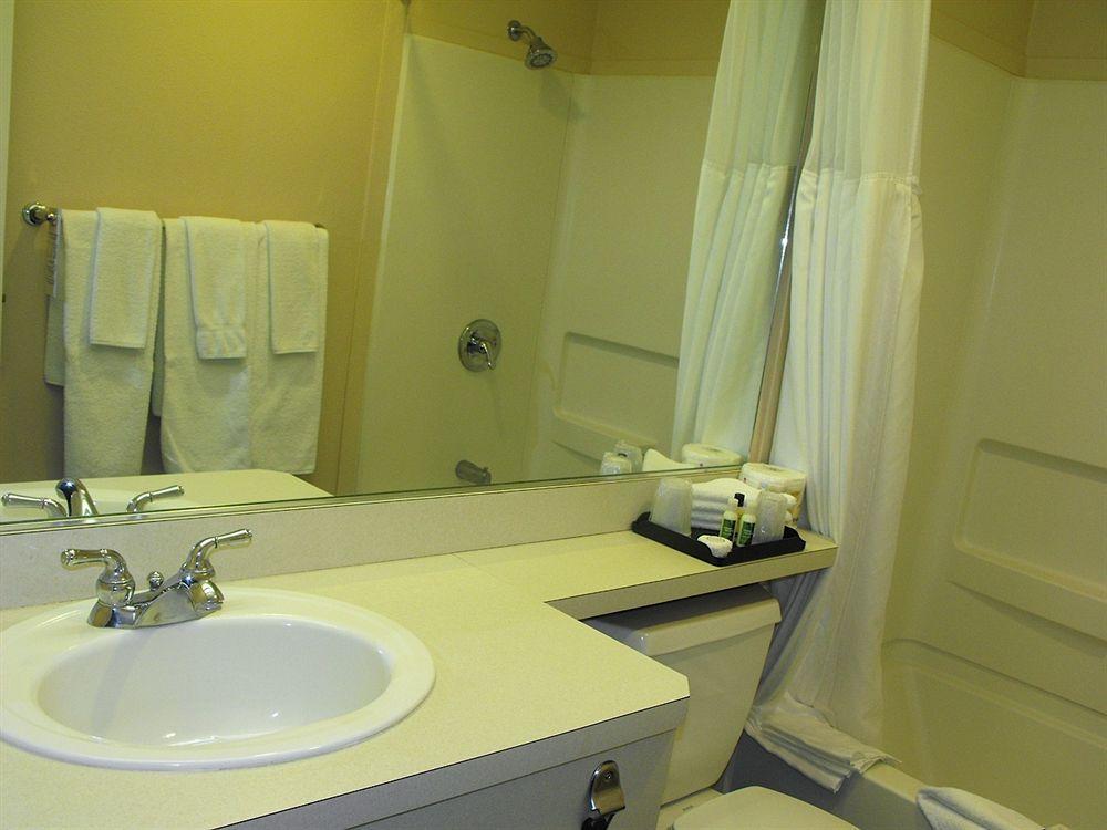 Trail Glenwood Inn & Suites מראה חיצוני תמונה