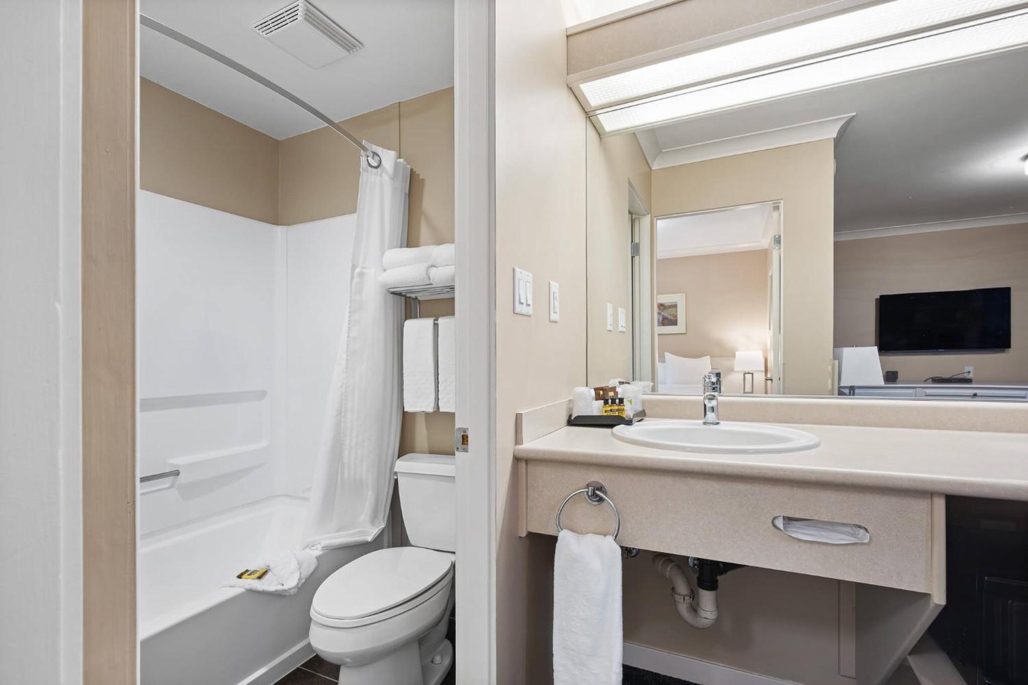 Trail Glenwood Inn & Suites מראה חיצוני תמונה
