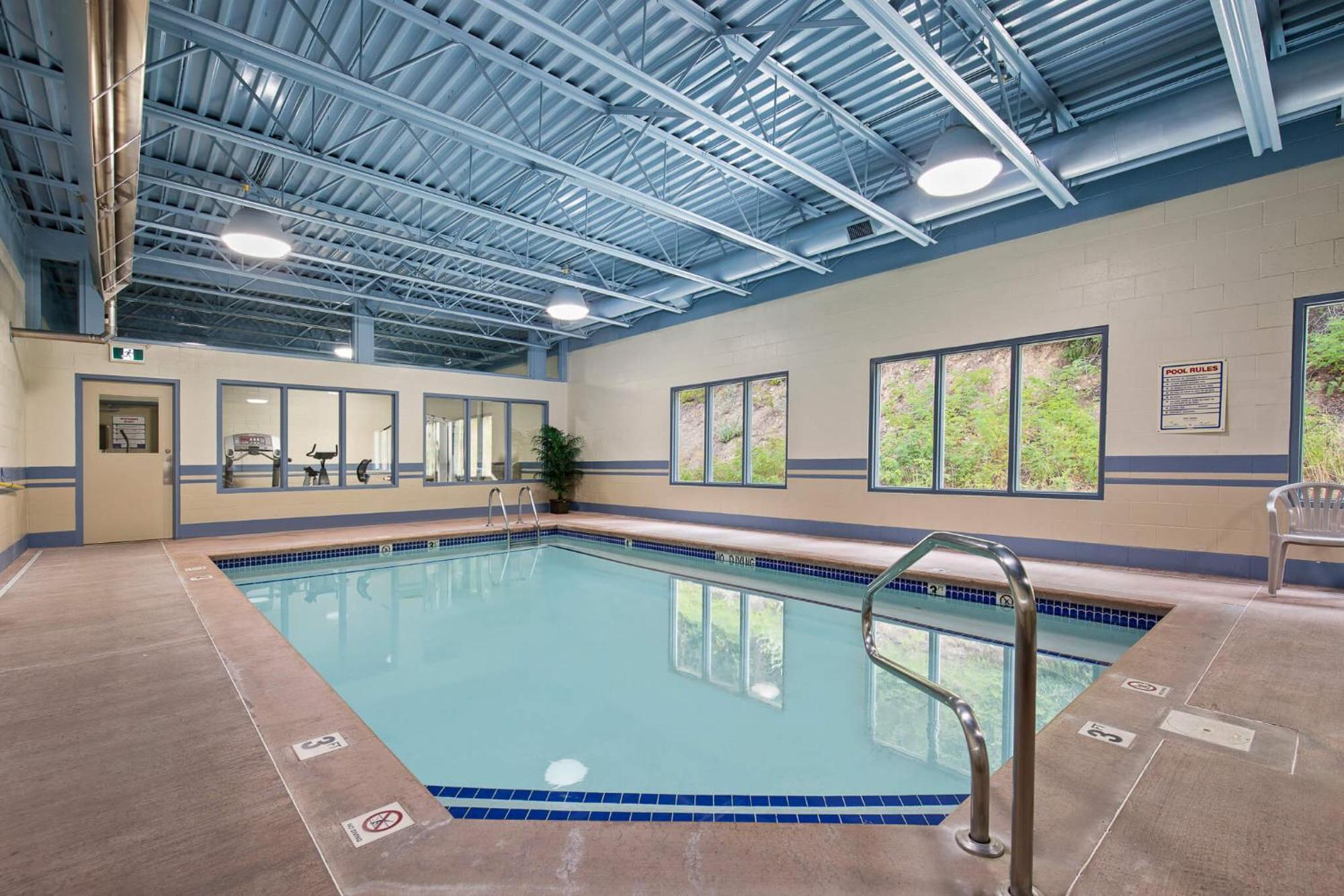 Trail Glenwood Inn & Suites מראה חיצוני תמונה