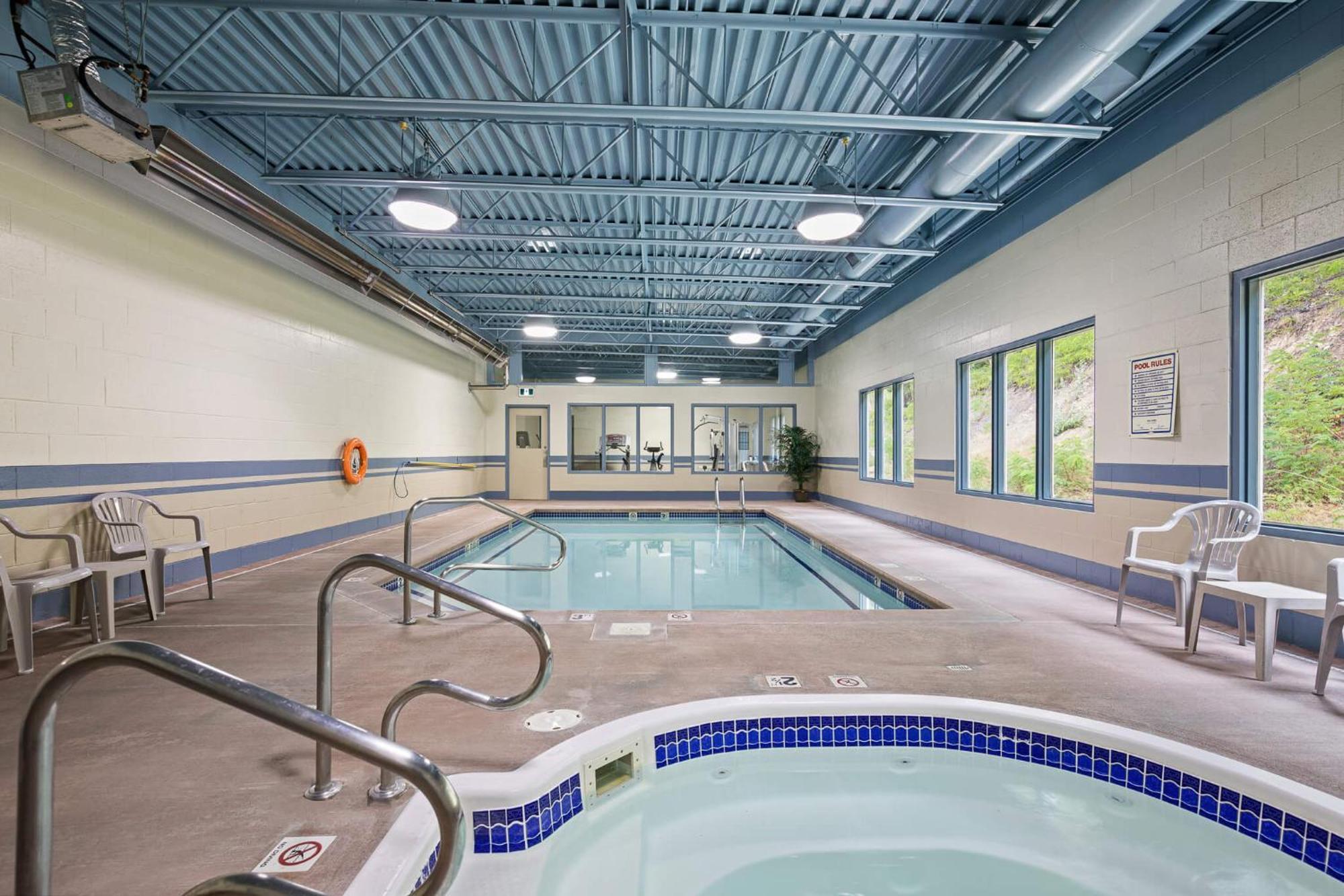 Trail Glenwood Inn & Suites מראה חיצוני תמונה