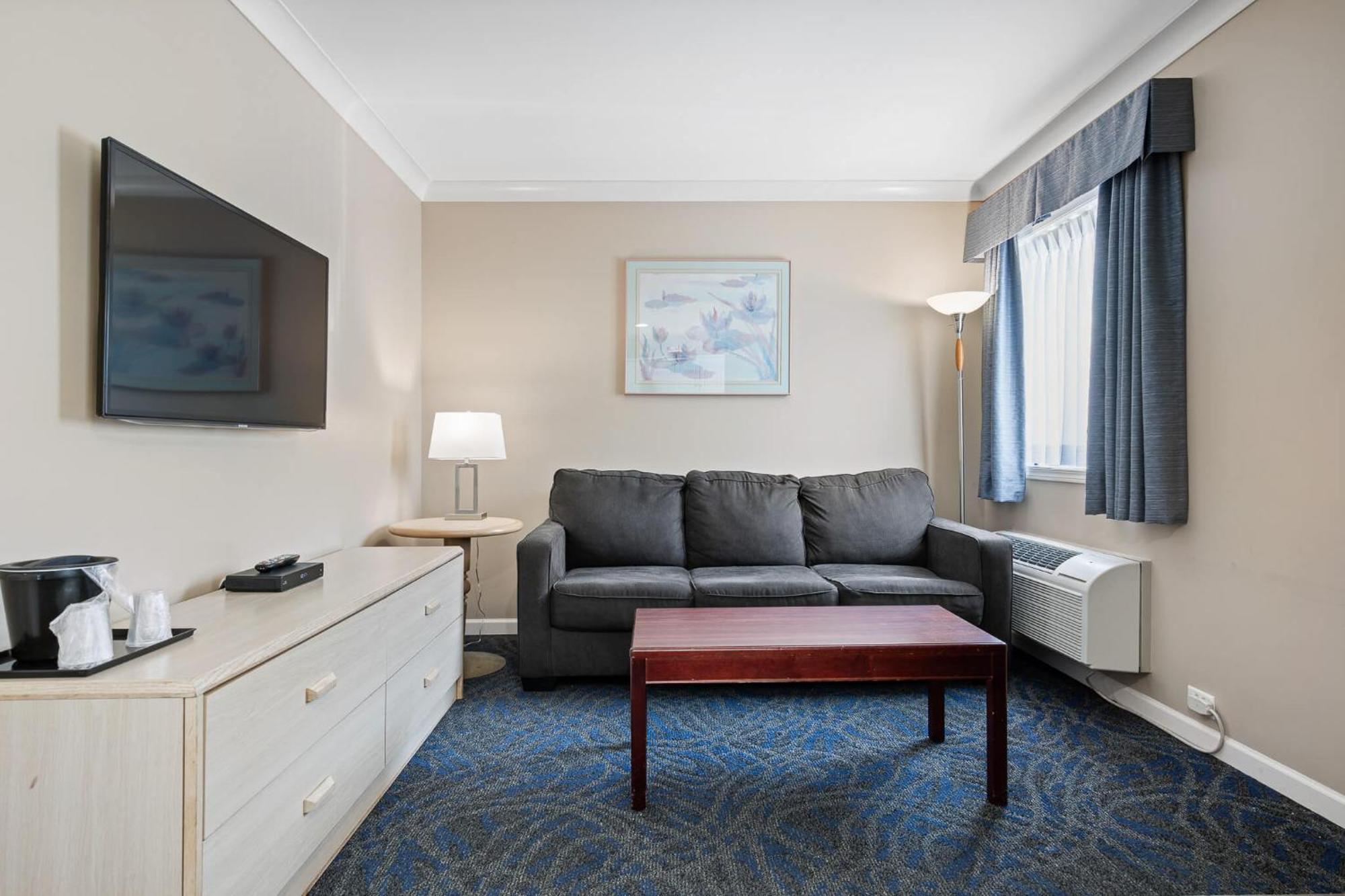 Trail Glenwood Inn & Suites מראה חיצוני תמונה