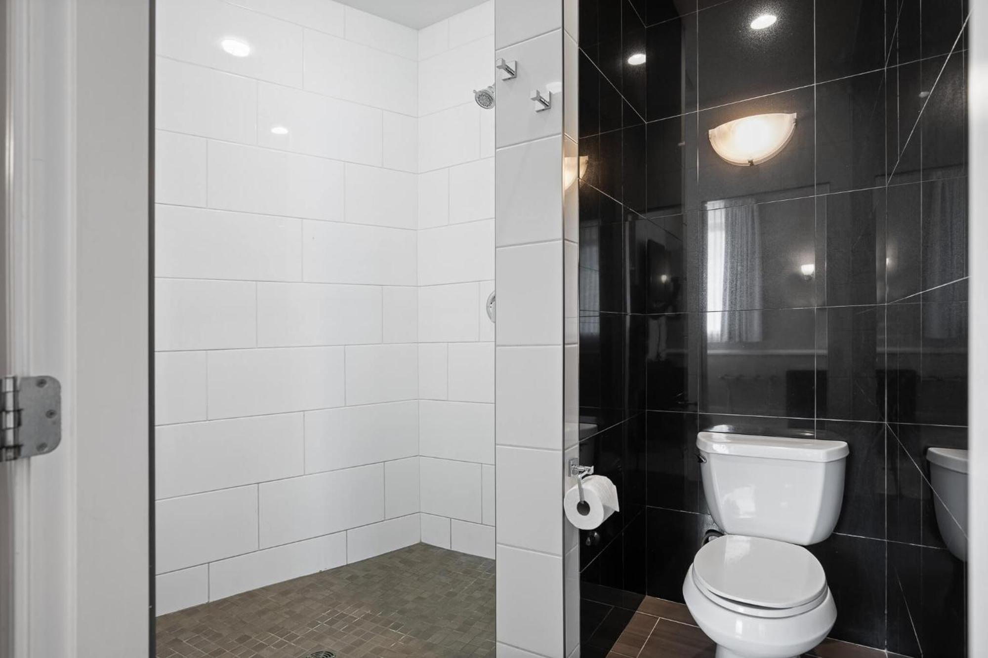 Trail Glenwood Inn & Suites מראה חיצוני תמונה