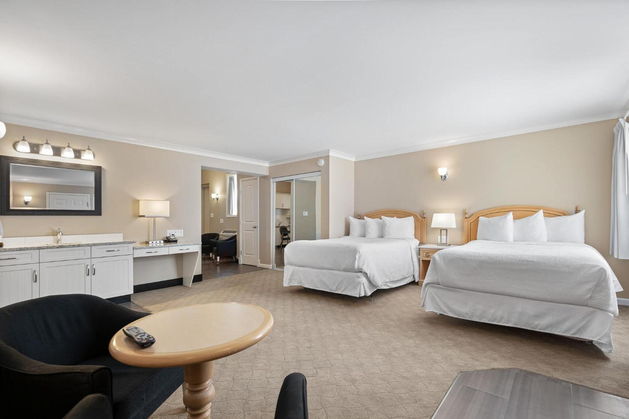 Trail Glenwood Inn & Suites מראה חיצוני תמונה
