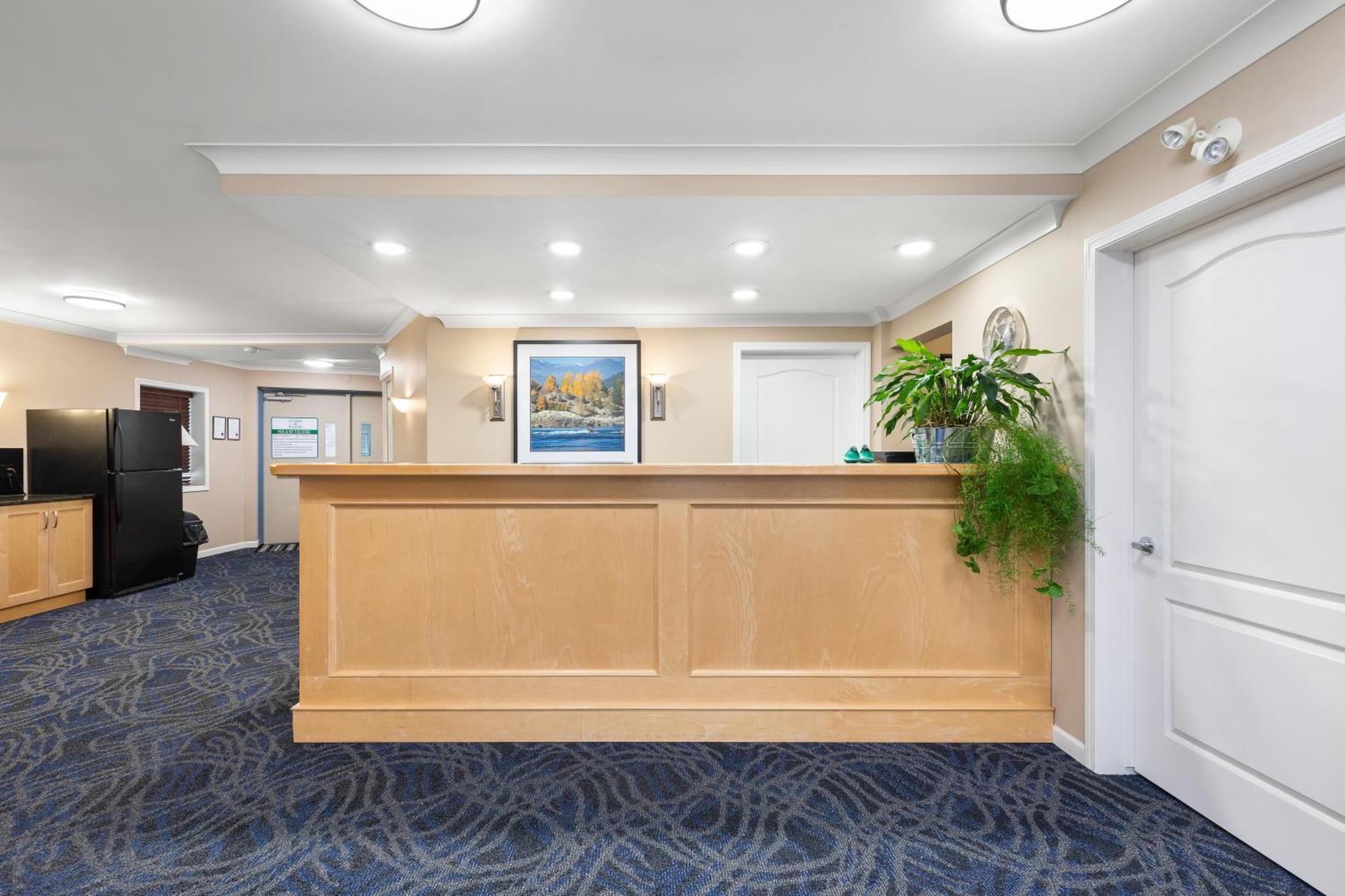 Trail Glenwood Inn & Suites מראה חיצוני תמונה