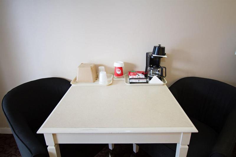 Trail Glenwood Inn & Suites מראה חיצוני תמונה