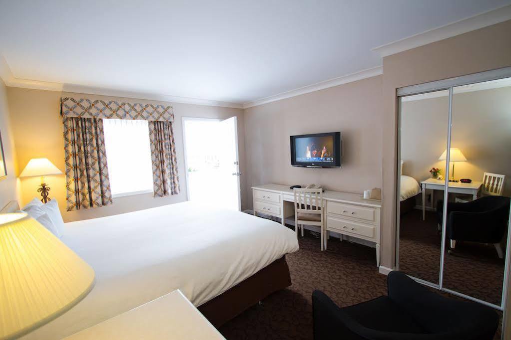 Trail Glenwood Inn & Suites מראה חיצוני תמונה
