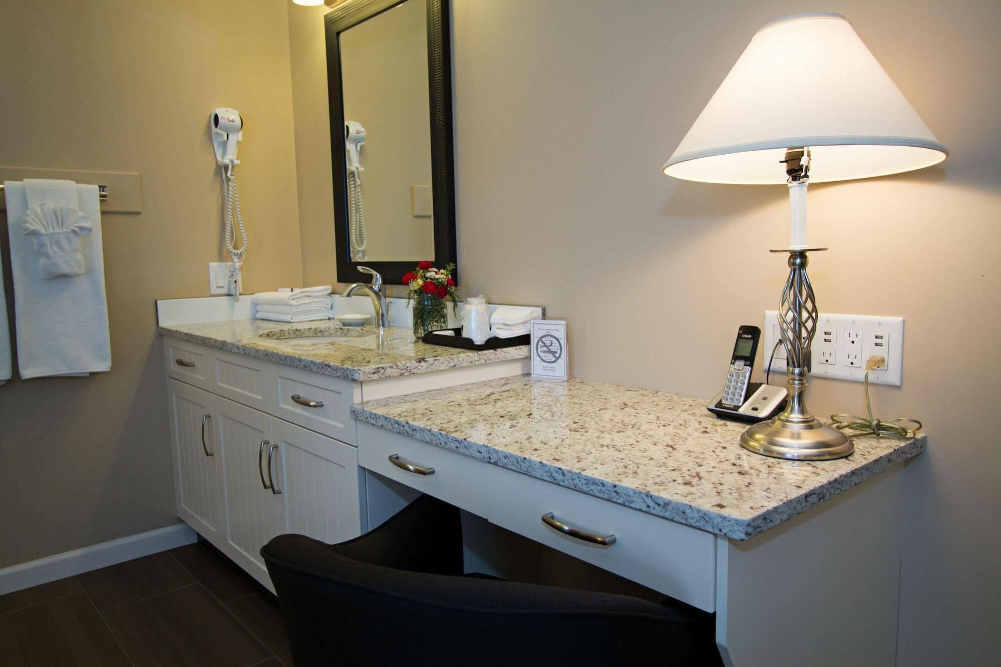 Trail Glenwood Inn & Suites מראה חיצוני תמונה